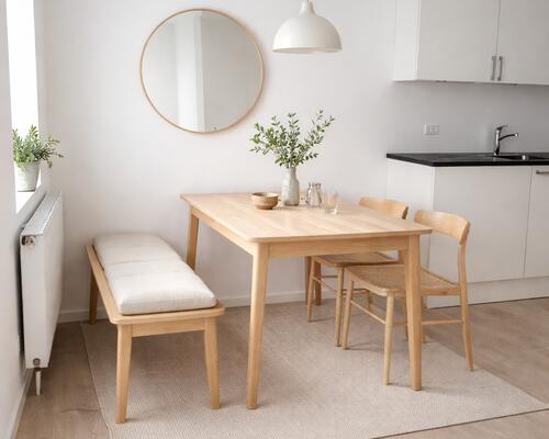 Lækker lys lejlighed i stueplan.