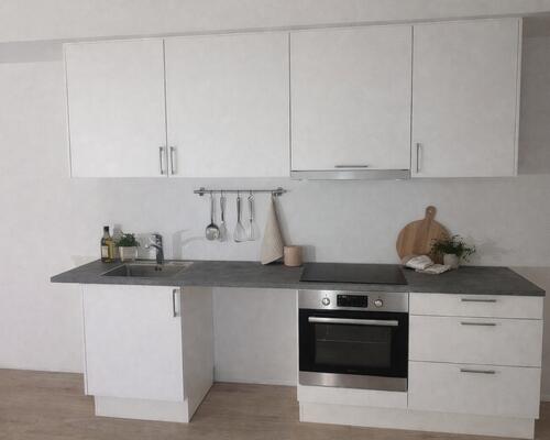 Lækker lys lejlighed i stueplan.