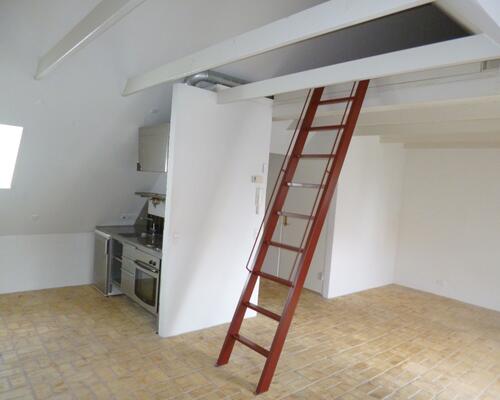 Loftlejlighed med hems