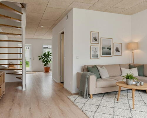 Stort rækkehus med 5 værelser, depotrum, have og to badeværelser