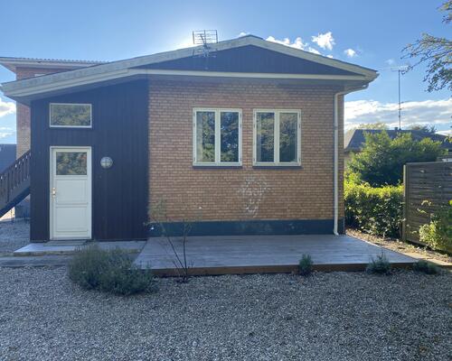 Nu udlejes en rummelig og charmerende 2-værelses + Stor tør kælder