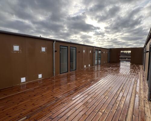 Nyopført moderne lejlighed i to plan.