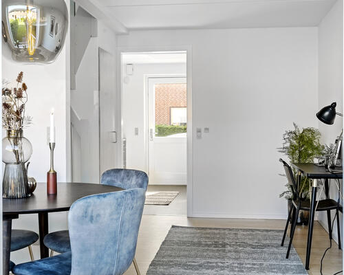 Beliggenhed i Tilst - med have og gratis parkering