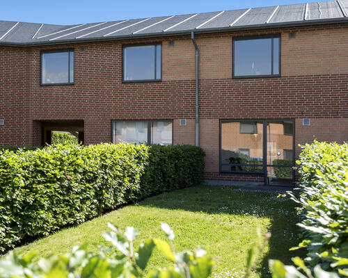 Beliggenhed i Tilst - med have og gratis parkering