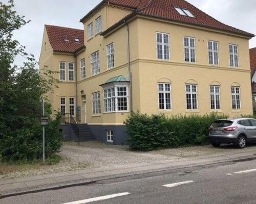 Stor nydelig 3. værelses lejlighed