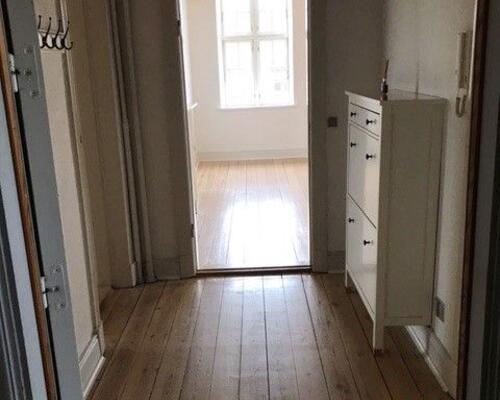 Stor nydelig 3. værelses lejlighed