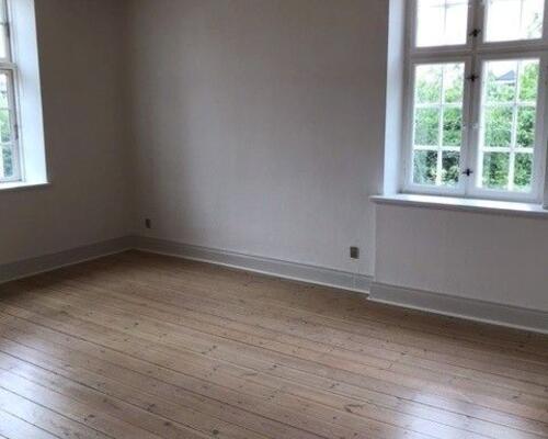 Stor nydelig 3. værelses lejlighed