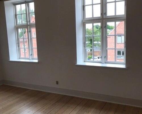 Stor nydelig 3. værelses lejlighed