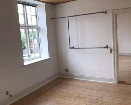 Stor nydelig 3. værelses lejlighed