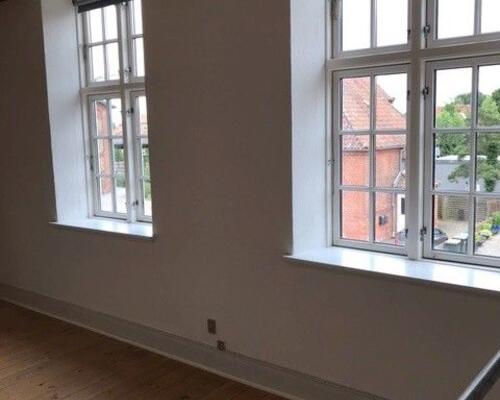 Stor nydelig 3. værelses lejlighed