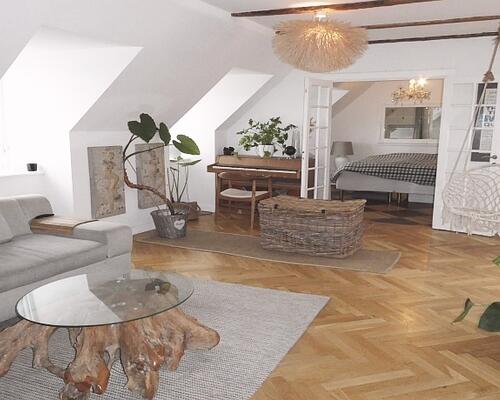 Møbleret luksus penthouse lejlighed roligt og centralt beliggende i eftertragtet kvarter tæt ved havnebassinet og Nyhavn.