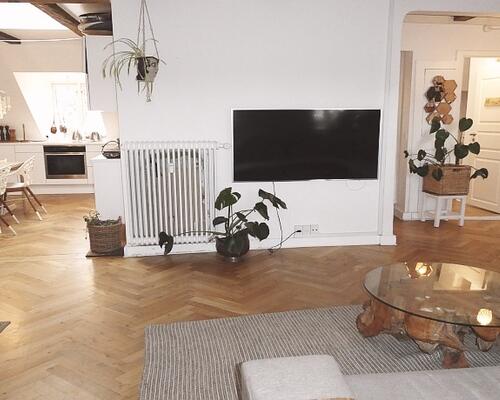 Møbleret luksus penthouse lejlighed roligt og centralt beliggende i eftertragtet kvarter tæt ved havnebassinet og Nyhavn.