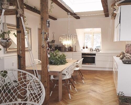 Møbleret luksus penthouse lejlighed roligt og centralt beliggende i eftertragtet kvarter tæt ved havnebassinet og Nyhavn.