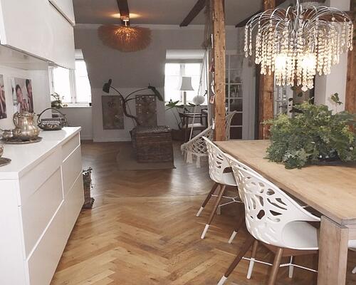 Møbleret luksus penthouse lejlighed roligt og centralt beliggende i eftertragtet kvarter tæt ved havnebassinet og Nyhavn.