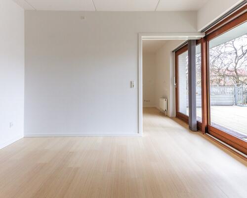 Stuelejlighed med stor privat terrasse