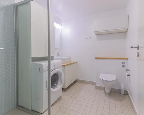 Stuelejlighed med stor privat terrasse