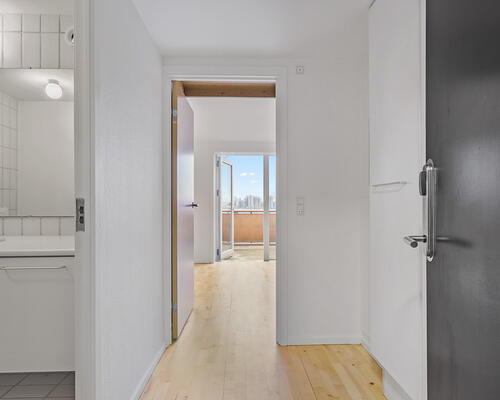 Stor 1-værelses lejlighed på 59 m² med hems.