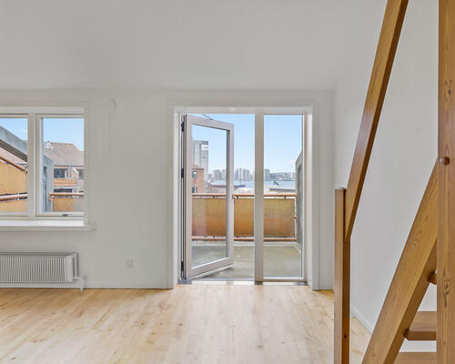 Stor 1-værelses lejlighed på 59 m² med hems.