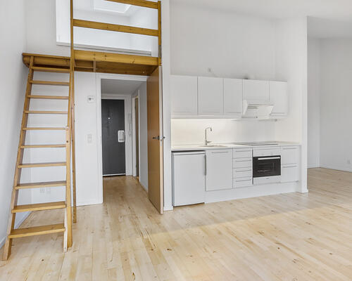 Stor 1-værelses lejlighed på 59 m² med hems.