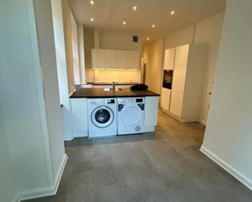 Charmerende 5-Værelses lejlighed ved Sortedams Sø , Østerbro