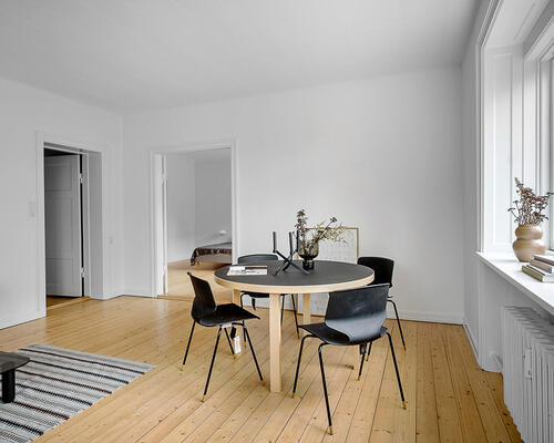 Stor 2 værelses lejlighed på 87 m²