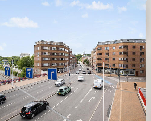 Stor 2 værelses lejlighed på 87 m²