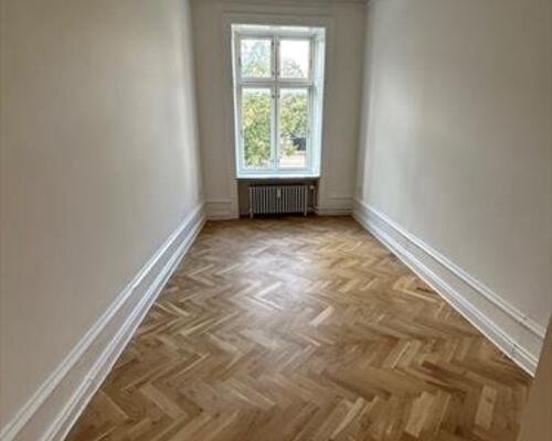 Charmerende 5-Værelses lejlighed ved Sortedams Sø , Østerbro