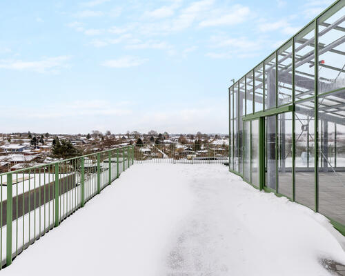 PERFEKT 2-VÆRELSES MED EGEN TERRASSE I SKØNT OMRÅDE