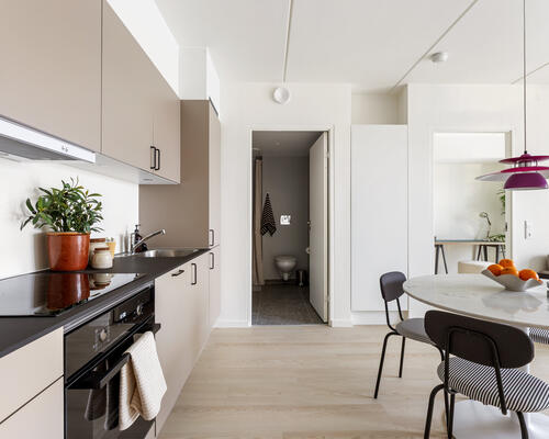 PERFEKT 2-VÆRELSES MED EGEN TERRASSE I SKØNT OMRÅDE