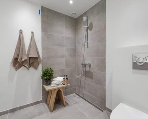 Stuelejlighed med privat terrasse