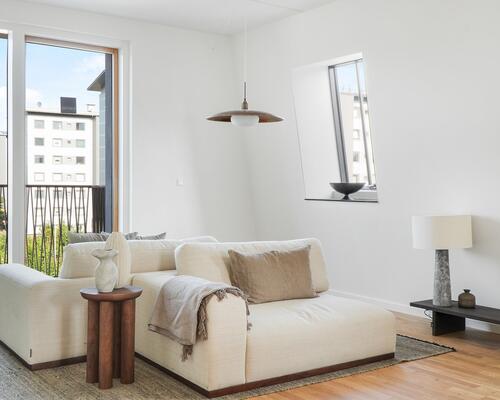 Stuelejlighed med privat terrasse