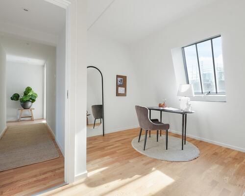 Stuelejlighed med privat terrasse