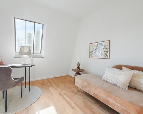 Stuelejlighed med privat terrasse