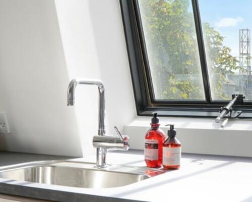 Stuelejlighed med privat terrasse