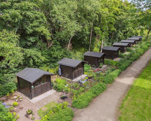 4 værelses lejlighed på 96 m² i stuen med skøn stor altan.