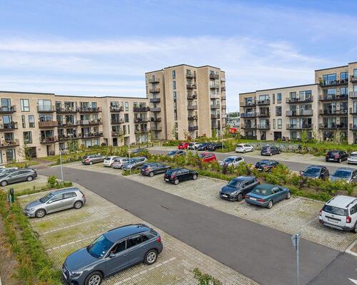 4 værelses lejlighed på 96 m² i stuen med skøn stor altan.