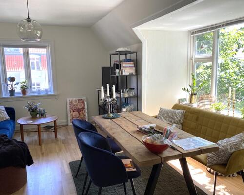 Stor delevenlig lejlighed i 2 plan, adgang til stor have og gratis parkering – 114 Kvm