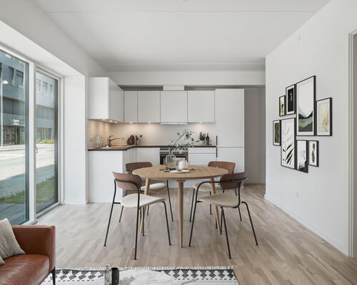 Egedal stationsby -  2 vær. lejebolig med altan med fin udsigt og godt lysindfald