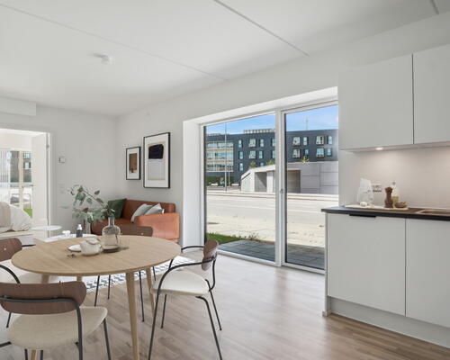 Egedal stationsby -  2 vær. lejebolig med altan med fin udsigt og godt lysindfald