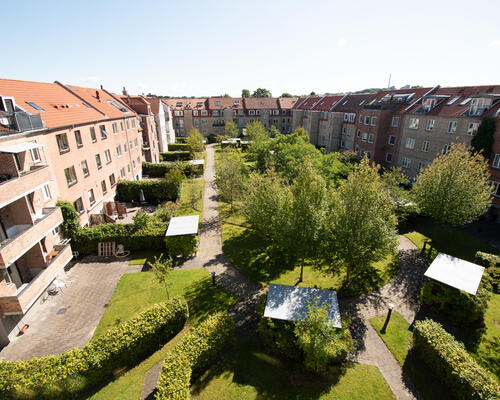 Charmerende taglejlighed med loftbjælker i Aalborg