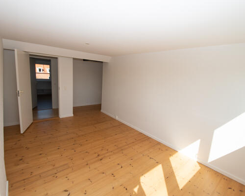 Charmerende taglejlighed med loftbjælker i Aalborg