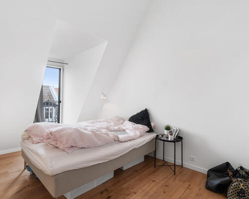 HELT UNIK 4-VÆRELSES LEJLIGHED MED GOD BELIGGENHED I AARHUS C