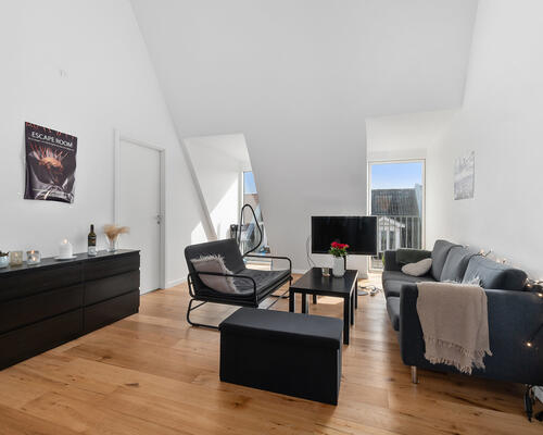 HELT UNIK 4-VÆRELSES LEJLIGHED MED GOD BELIGGENHED I AARHUS C