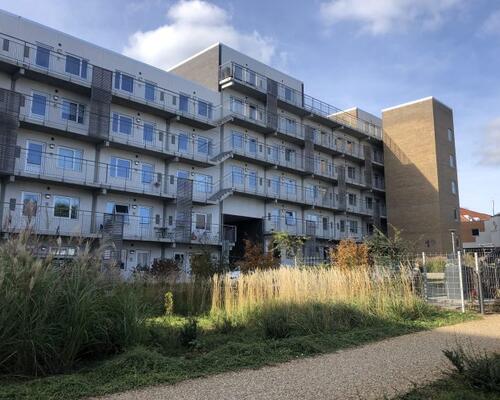 Hyggelig og delevenlig 2-værelses lejlighed med egen altan