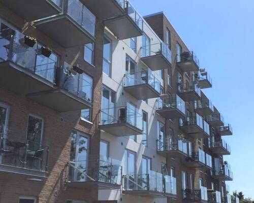 Hyggelig og delevenlig 2-værelses lejlighed med egen altan