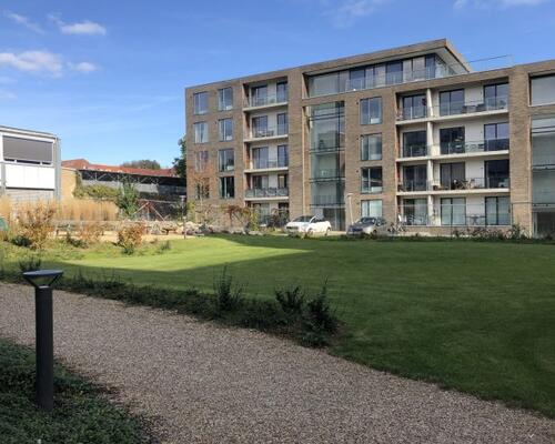 Hyggelig og delevenlig 2-værelses lejlighed med egen altan