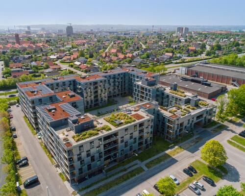 Skøn dele 3'er med altan