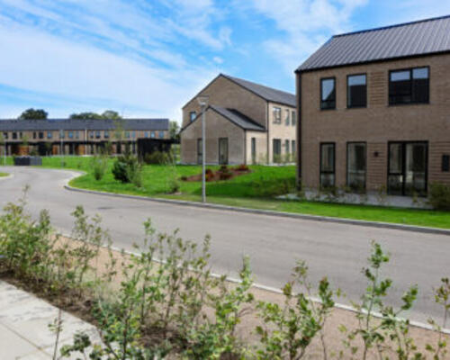 FANTASTISK NYBYGGET RÆKKEHUS I JASMINPARKEN