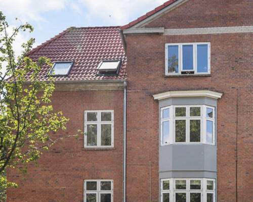 Flot herskabelig 3 værelses lejlighed på rolig vej – 73 Kvm