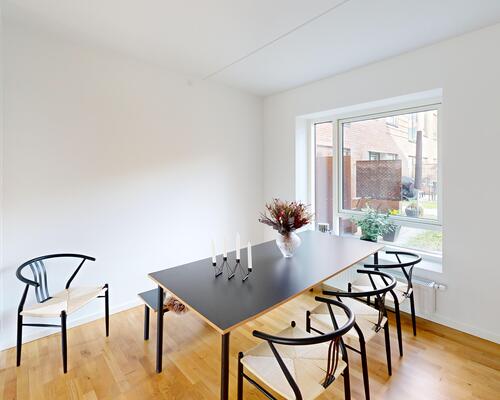 Rummelig 3-værelses lejlighed med stor terrasse